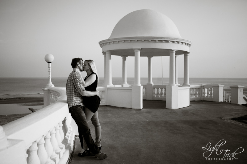 couple kissing, The De La Warr Pavilion, Bexhill